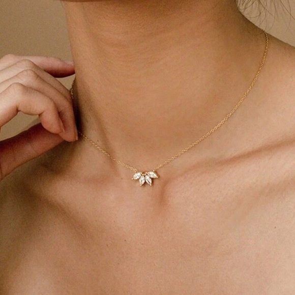 2/$10 NEW! Flower Pendant Necklace Boho Cute Sequin Dainty Summer Gold - Picture 3 of 4